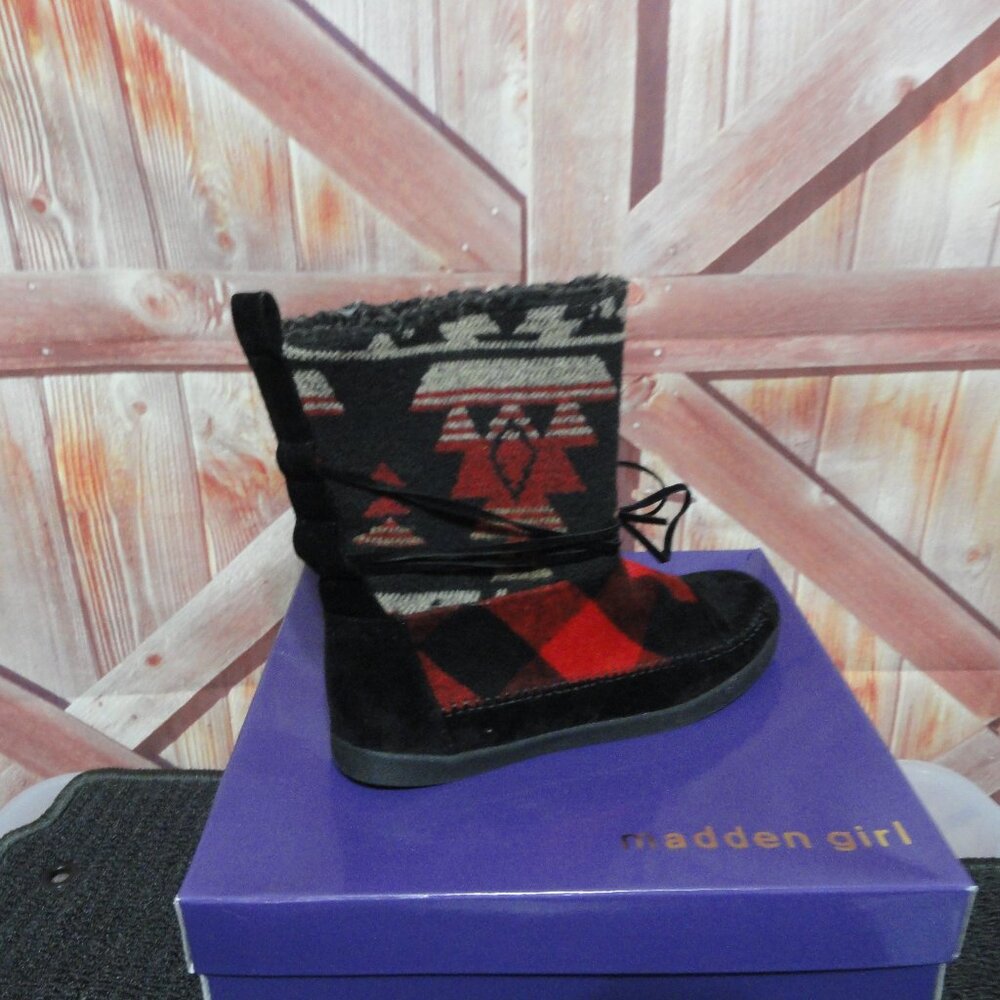 Madden girl Jackman style plaid flannel moccasin style boot sz 8. NWT and box - Picture 6 of 6